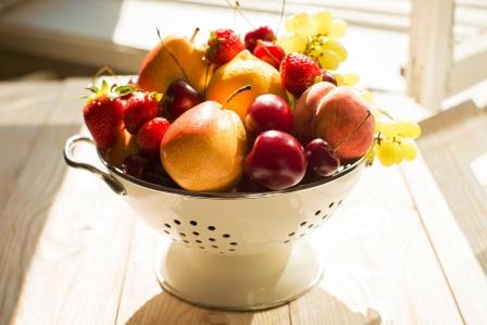 ovocie v miske na chudnutie