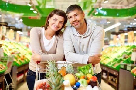 muž a žena nakupujú zdravie